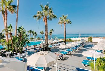 Hotel, Mónica Isabel