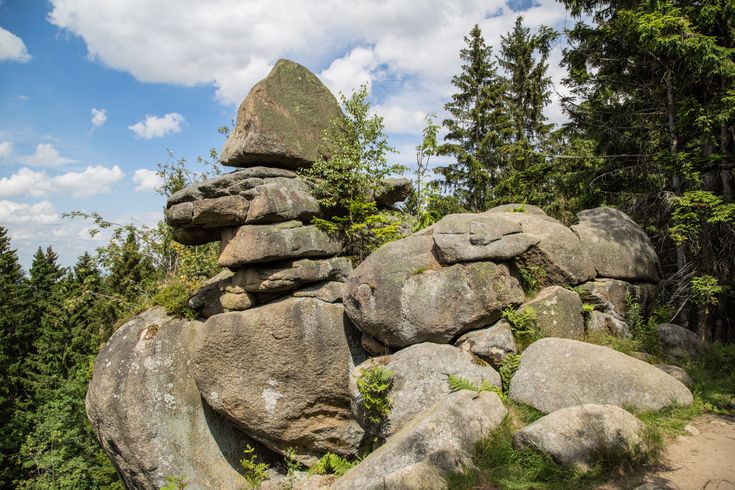 Skurrile Felsformation am Abhang der Kästeklippe; Naturpark Harz