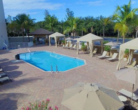 Holiday Inn Express & Suites Naples Downtown - 5th Avenue-1