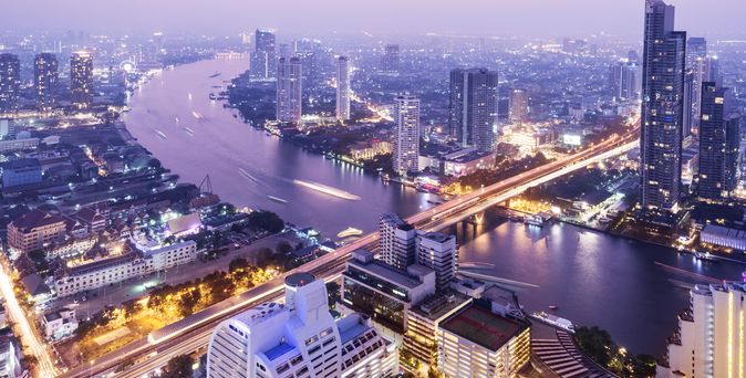 Blick auf Bangkok bei Nacht