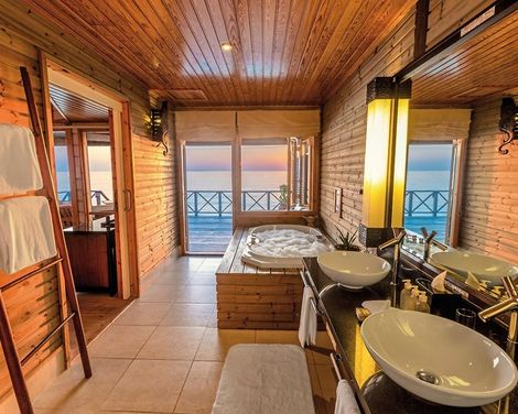 Komandoo Island Resort & Spa-0