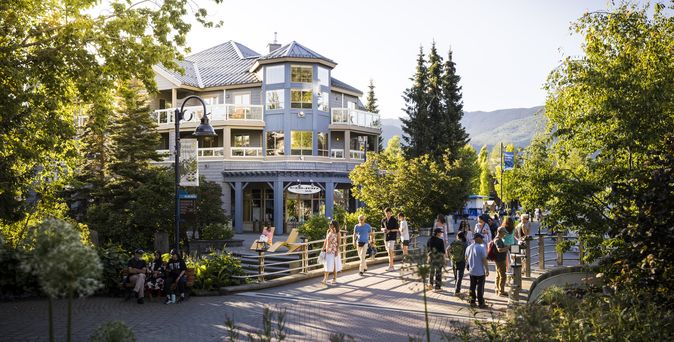 Whistler blick auf die kleine autofreie stadt