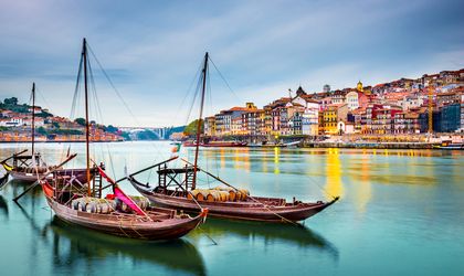 Städtereise Edinburgh, Porto, Riga Boote auf Douro Fluss in Porto