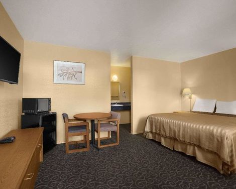 Travelodge by Wyndham Wenatchee-3