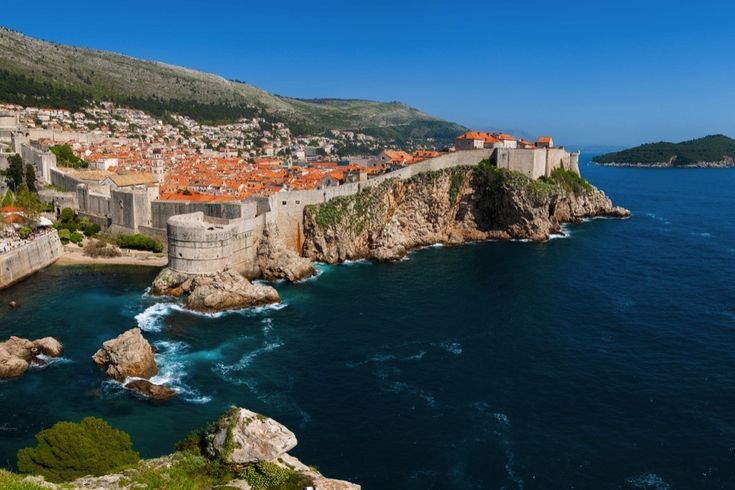 Die Festung Lovrijenac in Dubrovnik, Kroatien, auf einem Felsen über dem Meer.