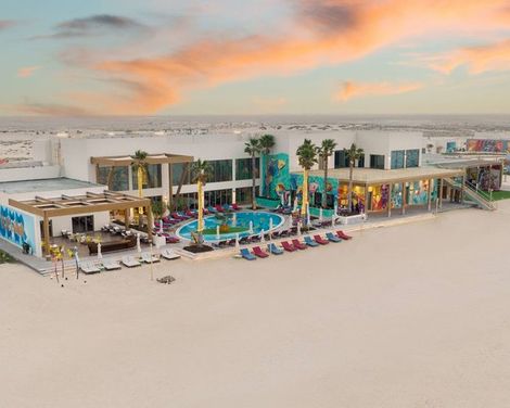 Fuwairit Kite Beach Tapestry Collection by Hilton-0