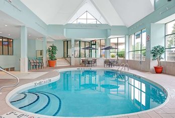 Hotel, Ramada by Wyndham Niagara Falls/Fallsview