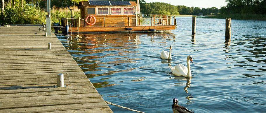 Hausboot mieten in Deutschland - Hausboot am Steg