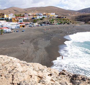 Blick auf das Tal von Ajuy, direkt am Meer mit seinen Klippen und Steinen.