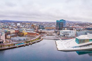 Blick auf die Oper und den Hafen von Oslo