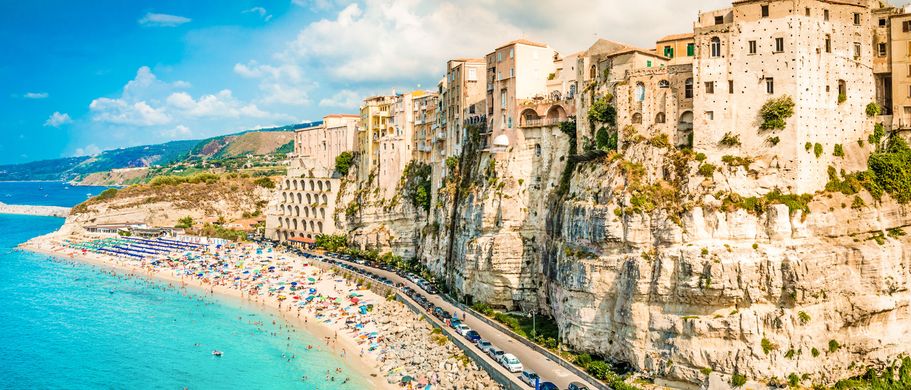 Rundreise Kalabrien Apulien Italien Urlaub Strand und Felsklippe