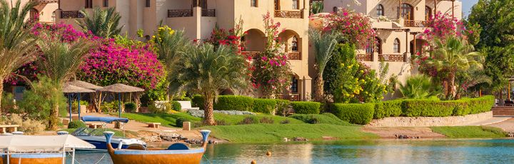 El Gouna HAfenpromenade mit Boot