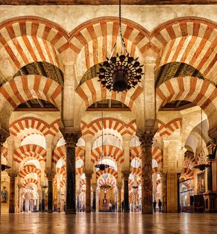 Säulenwald im Inneren der Mezquita 