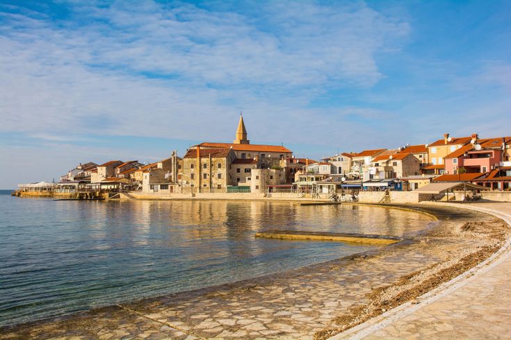 Umag Blick über Bucht auf die Stadt
