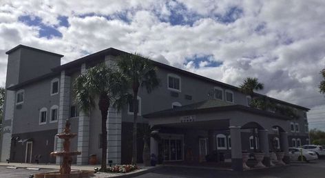 Days Inn & Suites by Wyndham Bonita Springs North Naples