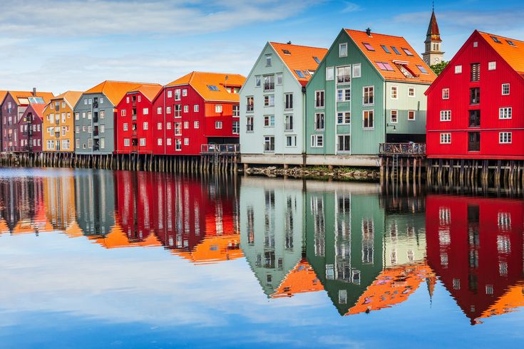 Blick auf die bunten Häuser von Trondheim