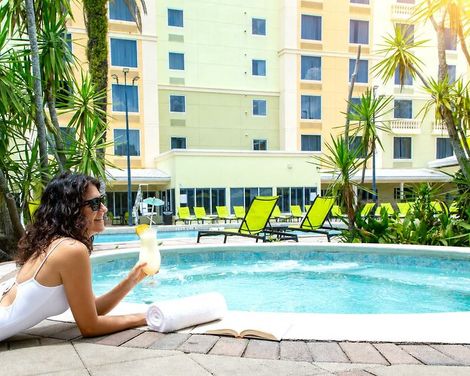 Comfort Suites Maingate East-2