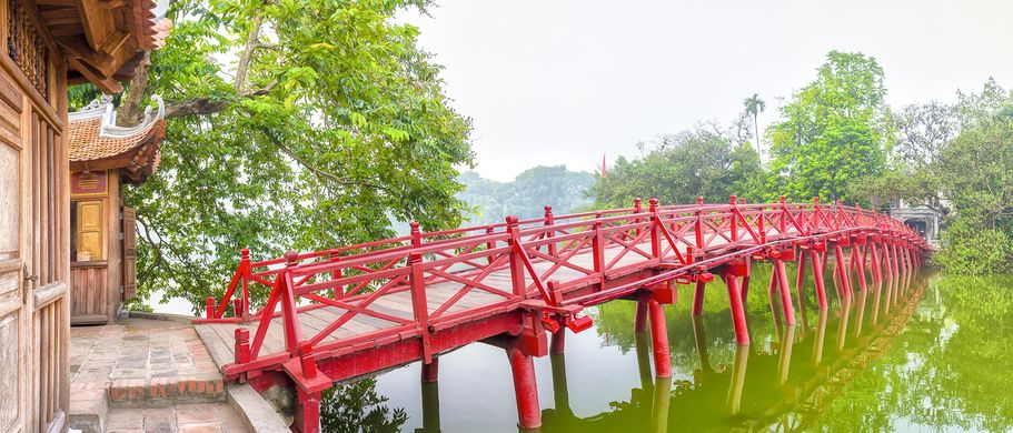 Brücke zum Ngoc-Son-Tempel im Hoan-Kiem-See 