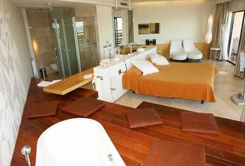 Hotel, Ohtels Les Oliveres
