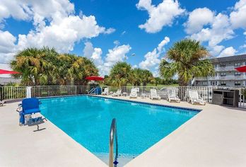 Hotel, Howard Johnson by Wyndham Orlando Lake Buena Vista South