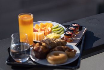 Hotel, OMID Saldanha