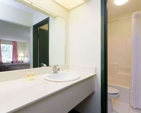 Days Inn by Wyndham Crystal River-0