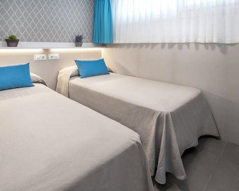 Rentalmar Salou Playa Family Suites & Pool-4