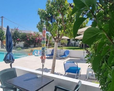 Leonidas Studios & Apartments-4