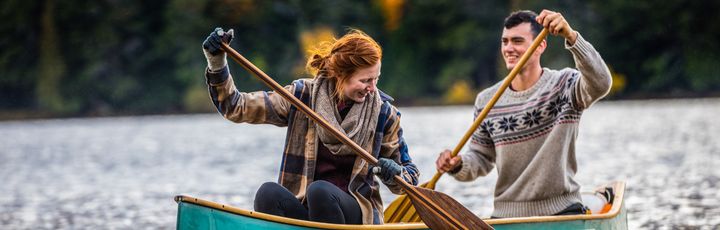 Pärchen im Kanu