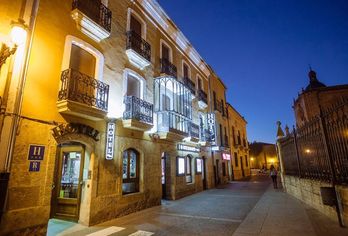 Hotel, Hotel Arcos