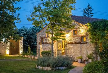Hotel, Petrino Eco-Village