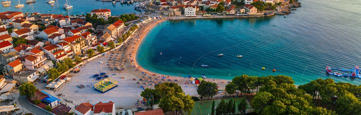 Primosten_Blick auf kleine Bucht und das Meer