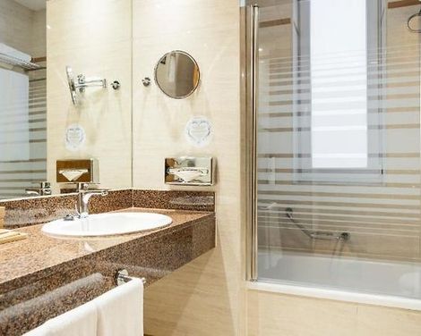 Hotel ILUNION Les Corts-2