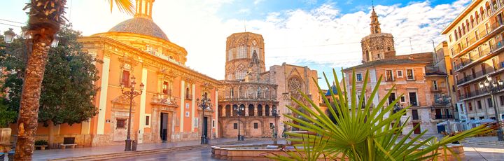 Valencia, Virgin Square mit Palmen in der untergehenden Sonne