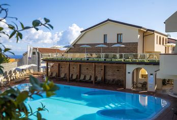 Hotel, Tropis