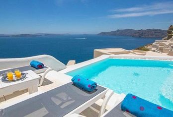 Hotel, Alexander's Suites