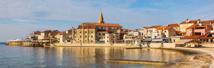 Umag Blick über Bucht auf die Stadt