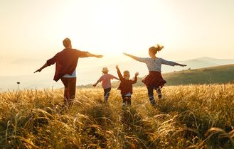 Familie im Feld