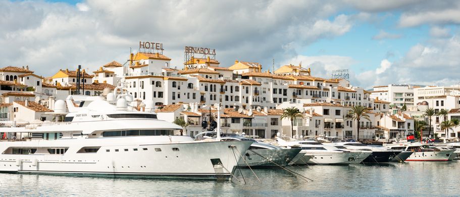 Luxusyachten im Hafen