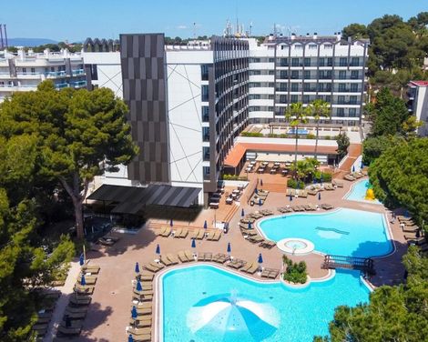 Golden Avenida Family Suites-1