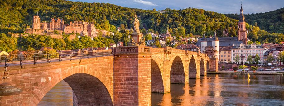 Weltberühmtes Panorama mit Alter Brücke und Heidelberger Schloss