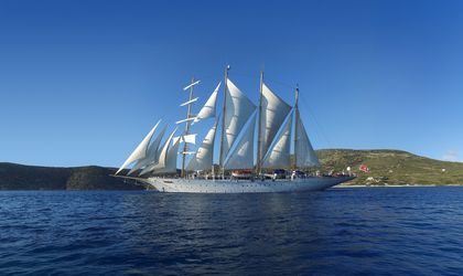 Star Flyer  schwimmt auf dem offenen Meer