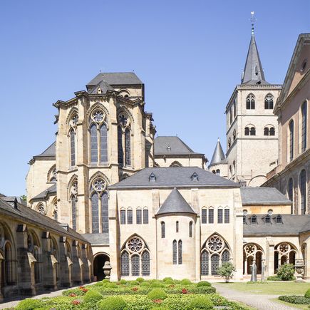 Liebfrauenkirche mit Dom im Hintergrund