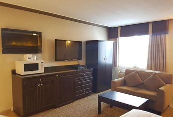 Hotel, Travelodge by Wyndham Kamloops Mountview
