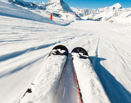 Rasante Abfahrt mit Blick aufs Matterhorn in Cervinia