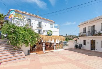 Hotel, Playamaro
