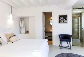 Hotel, Ostraco Suites