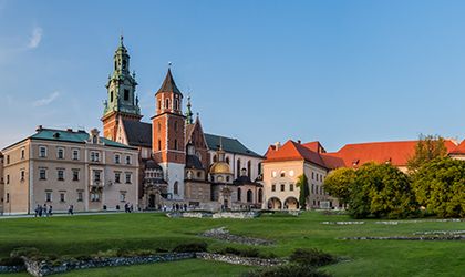 Eine historische Stadtansicht von Krakau, Polen, mit einem Schloss.