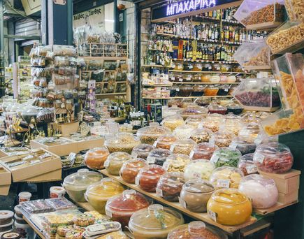 Auf dem Modiano-Markt beeindruckt die Vielfalt an Gewürzen und anderen Waren