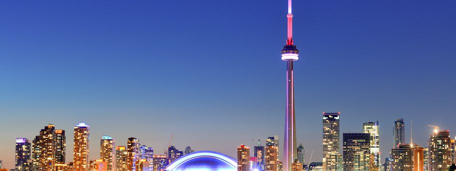 Camper Kanada Wohnmobil Reise Skyline von Toronto bei Nacht